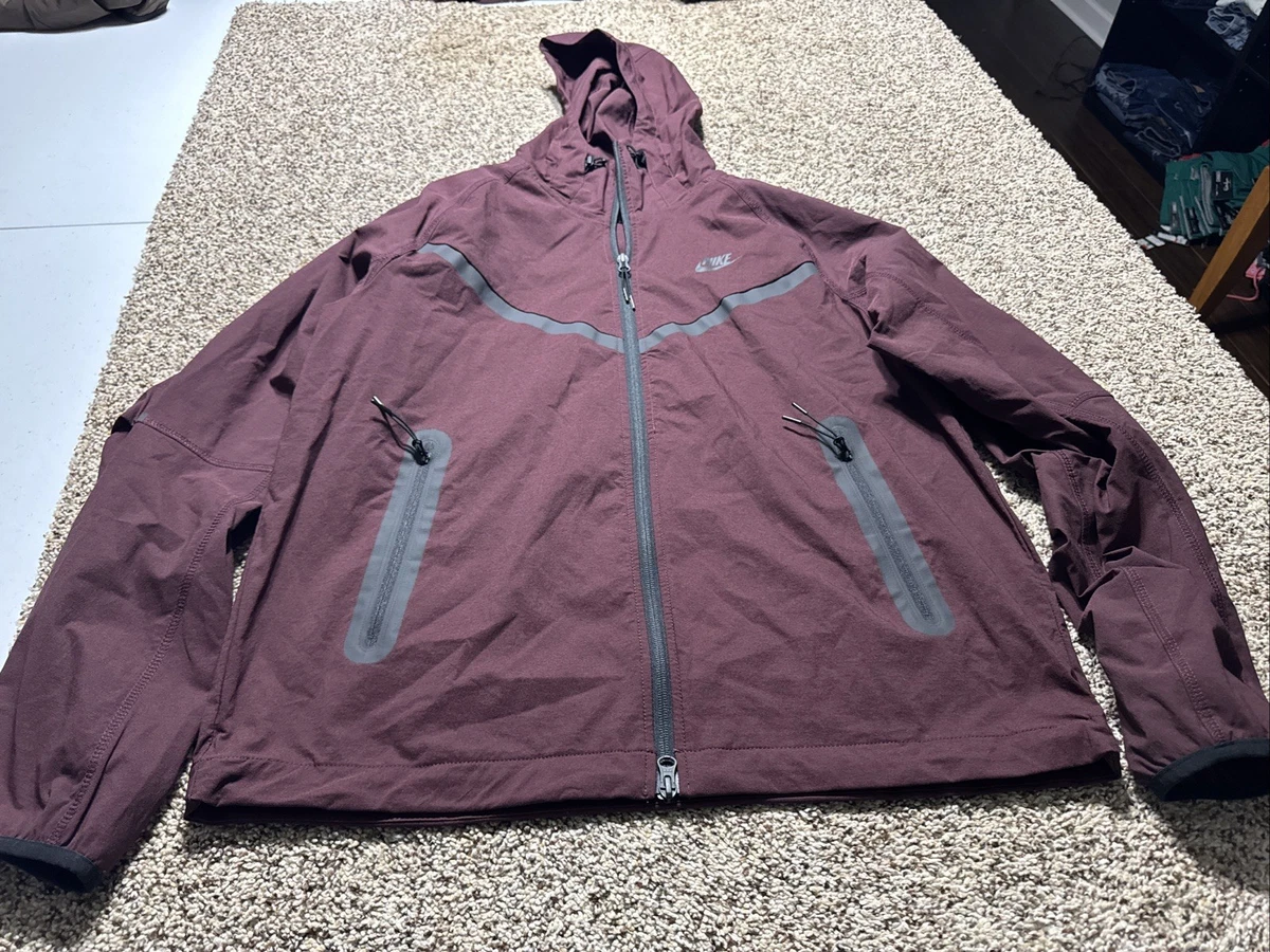 Preços baixos em Red jaquetas Masculinas Nike Windrunner