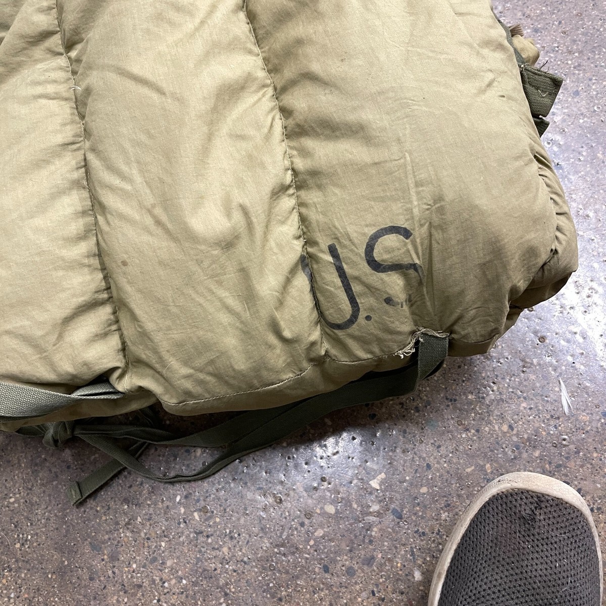 Vintage US Military M-1945 Mountain Regular Sleeping Bag Vintage US Military M-1945 Mountain Regular Sleeping Bag