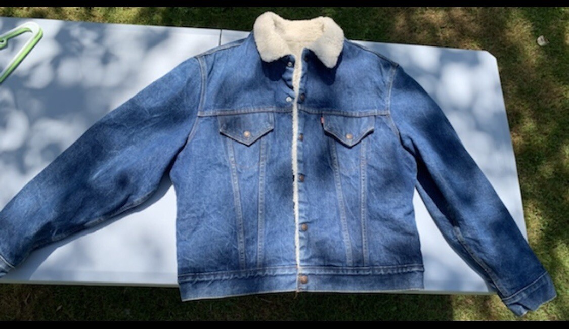 Levi's Denim Jacket Sherpa Lined Size  46 Vintage Blue Coat USA Made