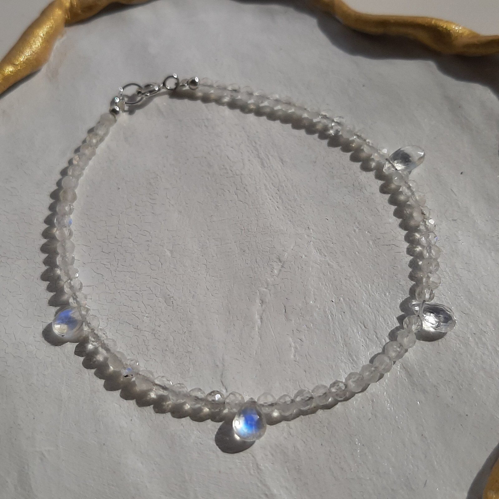 Bracelet en pierre de lune bleue véritable et argent 925, un bijou d'exception raffiné