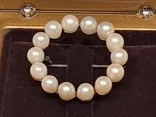 Antike Brosche mit echten Akoyaperlen Silberfassung