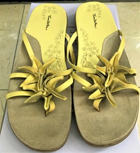 thom mcan flip flops