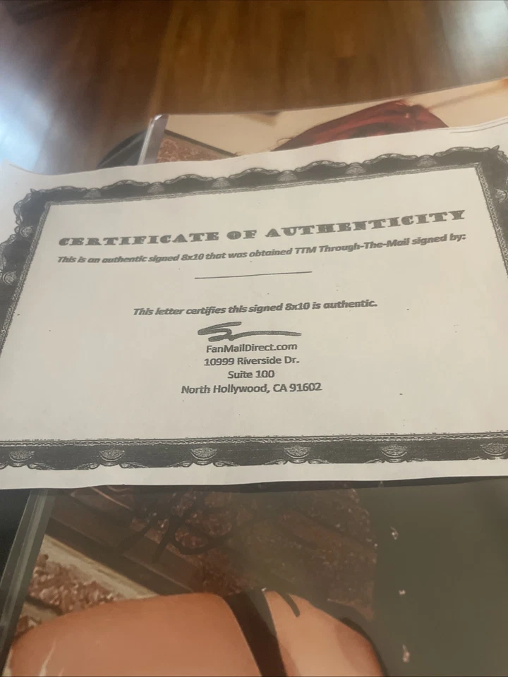 Christina Hendricks signed 8x10 Picture Photo autographed with COA - Image 4 of 4