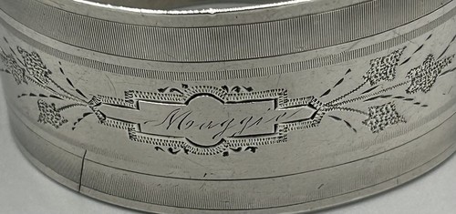 1870-1880 Sterling Silver Brite Cut Napkin Ring Name Engraved "Maggie" - Foto 1 di 6