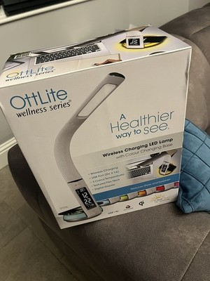 OttLite Wellness Series Wireless Charging LED Lampe mit Farbwechselfuß