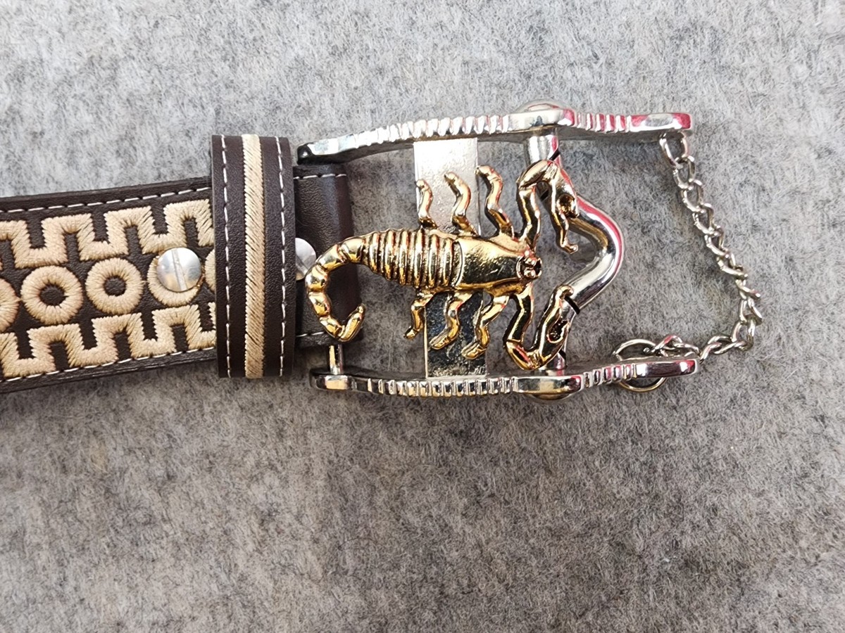YAC Leather & Silk Design Black Leather Belt Embroidered Horse Size 36 Unisex YAC Size 36 Genuine Leather Rooster Black and Silk Silver  main image 4
