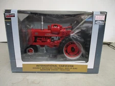 2010 SpecCast IH Farmall 400 LP Toy Tractor "Classic Series" 1/16 Scale NIB