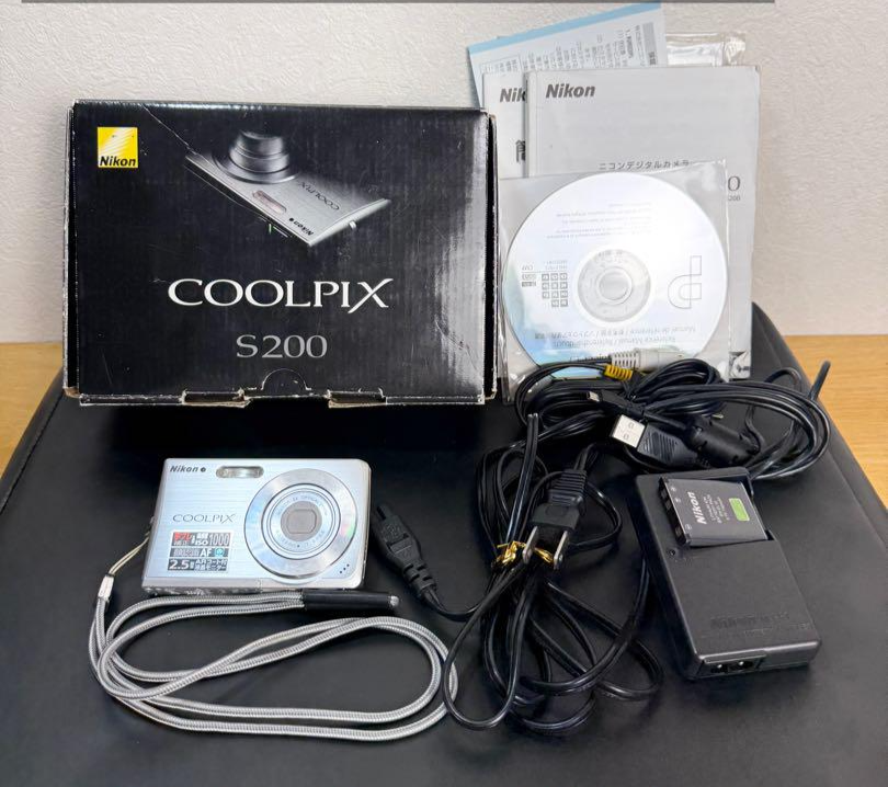 Nikon COOLPIX S200 silver Compact digital camera 7.1MP 3x zoom