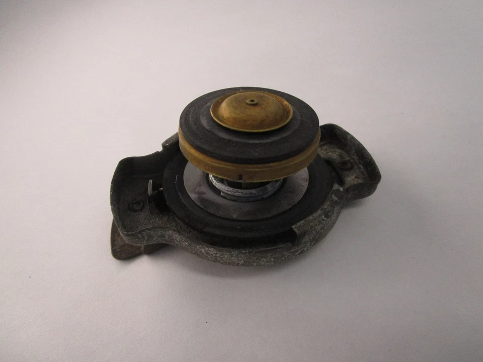 91 POLARIS INDY SKS RXL650 FILLER CAP - Image 4 of 4