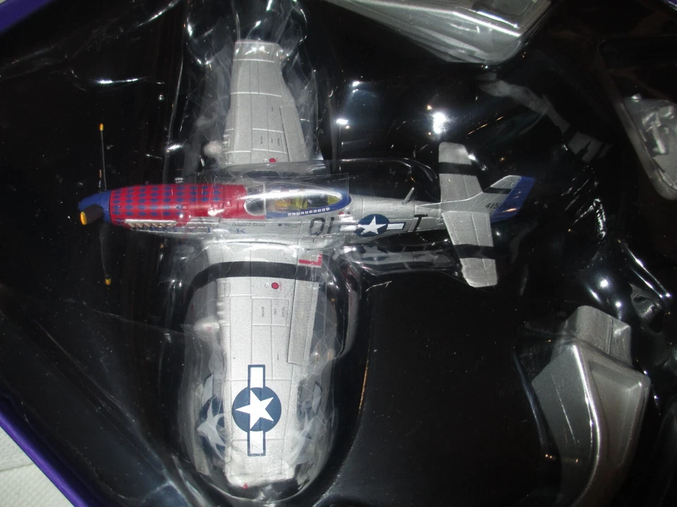 CORGI AVIATION 1:72 NORTH AMERICAN P-51D MUSTANG  44-15152/QI-T  JERSEY JERK - Image 3 of 4