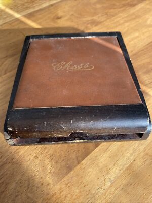 Vintage Chess Spiel Reise Leder Holz selten  12x14x2,8 cm