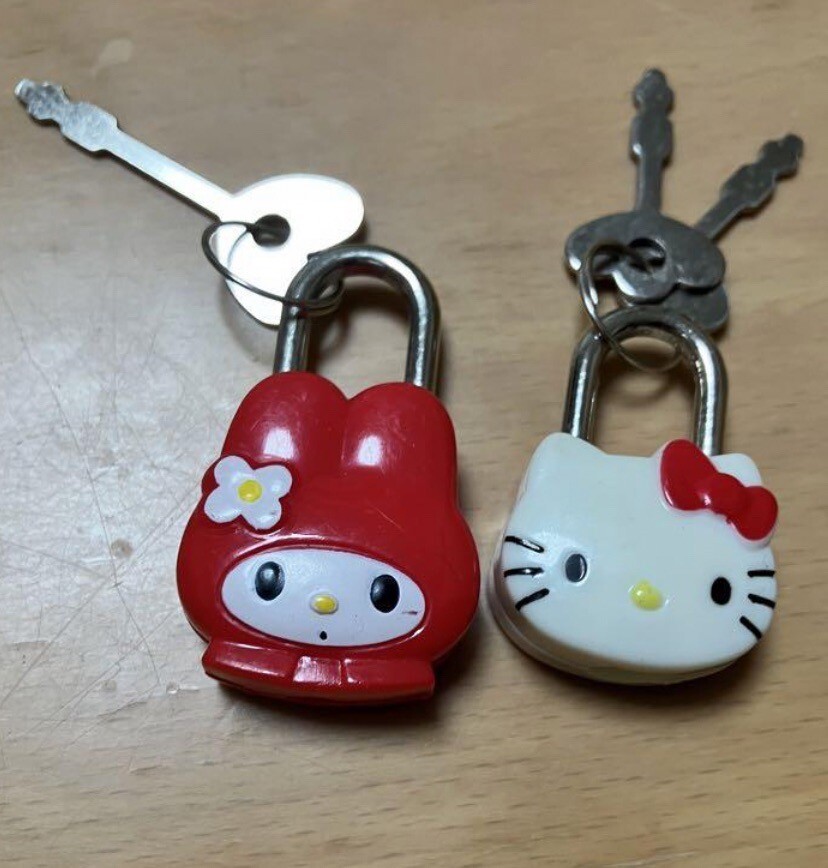 マイメロディ キーホルダー ホワイト・ゴールド　1997 My Melody Hello Kitty 1997 Mascot Lock Key Set Red Vintage Retro