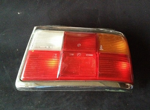 BMW 5er E12  Rücklicht Rückleuchte Taillight rechts Chrom Lampenträger (R285)