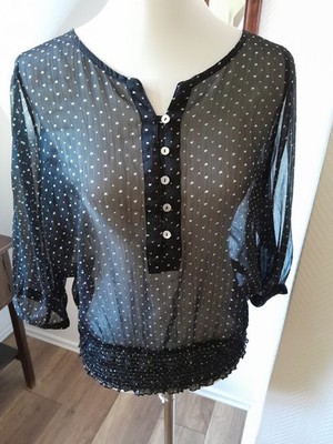 Bluse  leicht transparent schwarz m.kleinen Knöpfen V Ausschnitt VERO MODA L