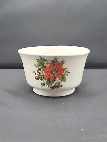 Haeger Pottery Holiday Round Bowl White Planter Christmas Holly Berry Flower 6"