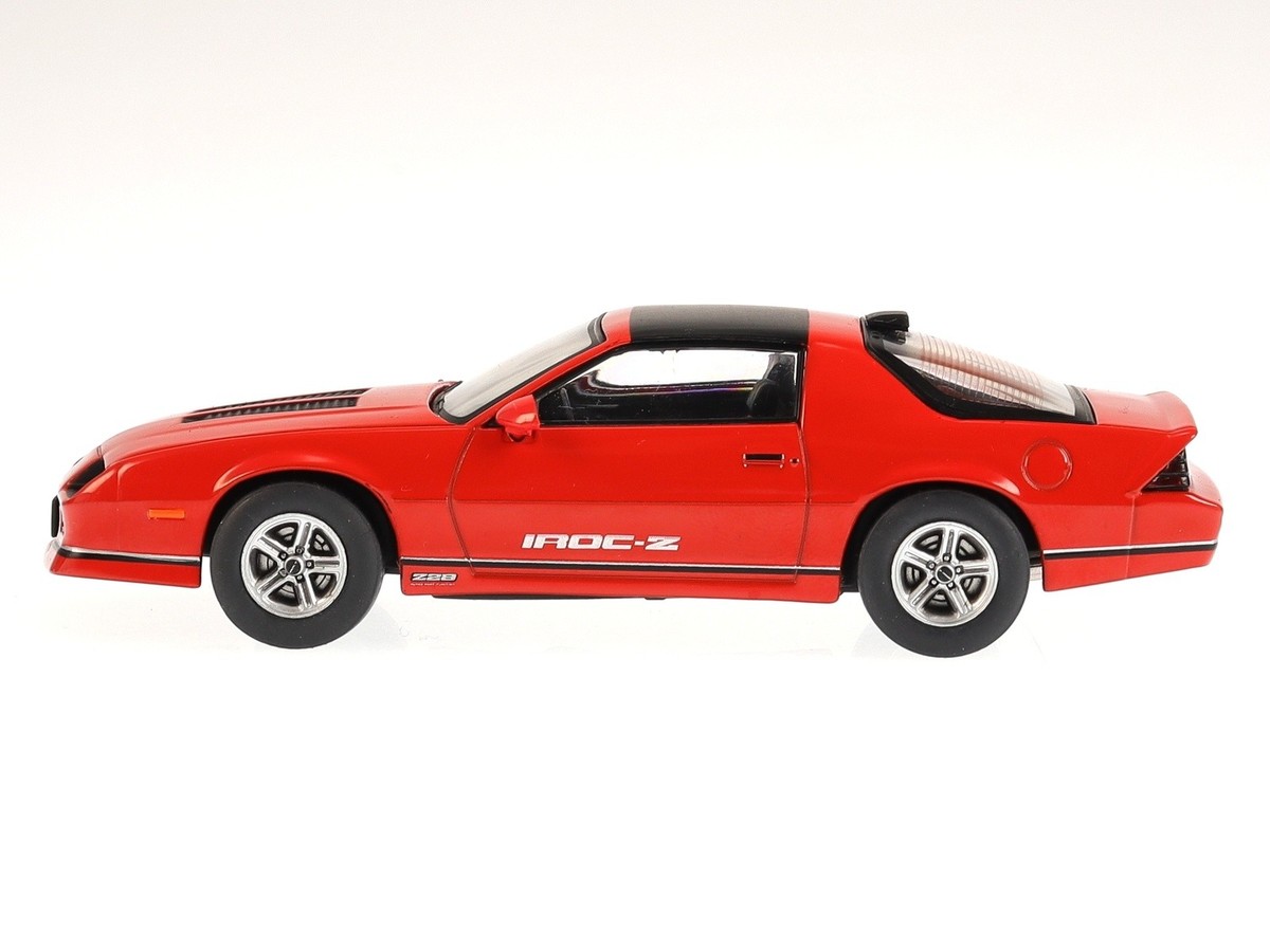 Chevrolet Camaro IROC-Z 1986 red diecast model car CLC562 IXO 1:43