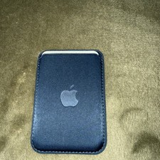 iPhone Wallet with MagSafe   Lightly Used