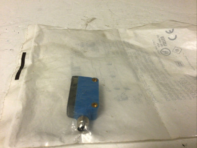 NEW, SICK GL6G-P4211 PHOTOELECTRIC SENSOR, DUAL LENS, 1059632, FREE SHIPPING