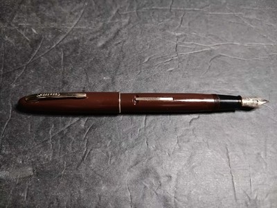 Vintage  Sheaffer Signature Fountain Pen Burgundy 14K GOLD TRIM 14K Fine nib