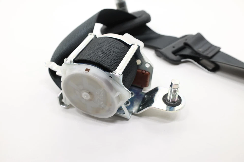 Cinturón de seguridad trasero Nissan Titan 2019 LH 88845-EZ59B Foto 3 de 4