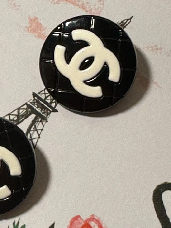 5 gestempelte Chanel Knöpfe gesteppt Metall schwarz-weiß CC Logo, kultig, 20 mm - Bild 2 von 4