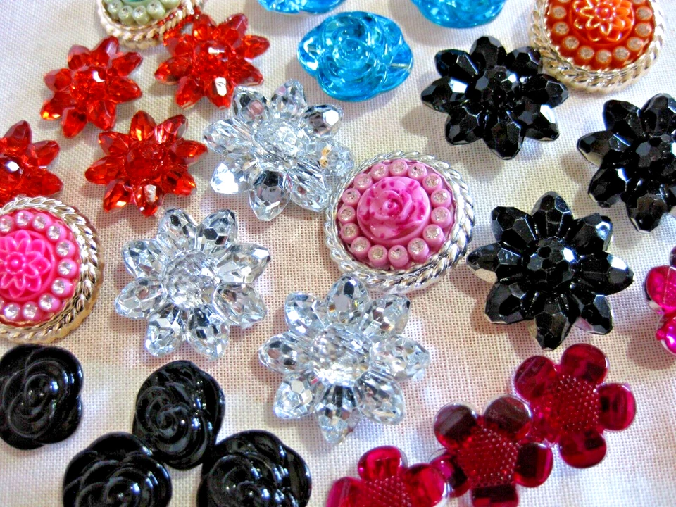 25 Rosen-Blumen-Knöpfe Blüten floral Ösenknöpfe 20-25-30mm Restposten R15 - Bild 2 von 3