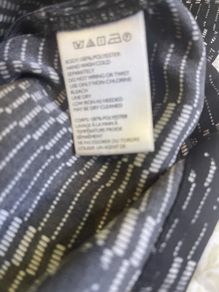 Blusa Top Silence + Noise Transparente Blanco y Negro Rayas Geométricas Manga Corta Foto 4 de 4