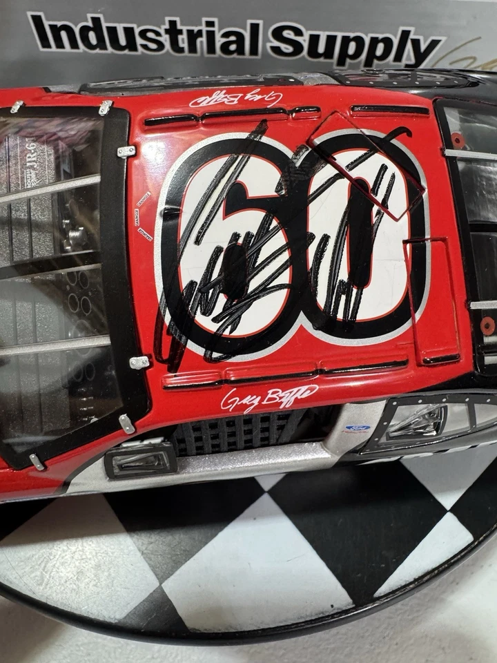 Литая модель с автографом Грега Биффла 60 Grainger дебютант 2001 TC Owners серия 1:24 - Изображение 3 из 4