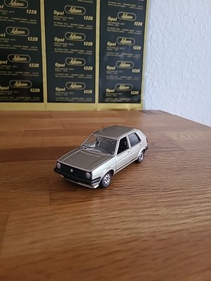Schabak Modell VW Golf 1:43/1002/Dakota Beige/Germany