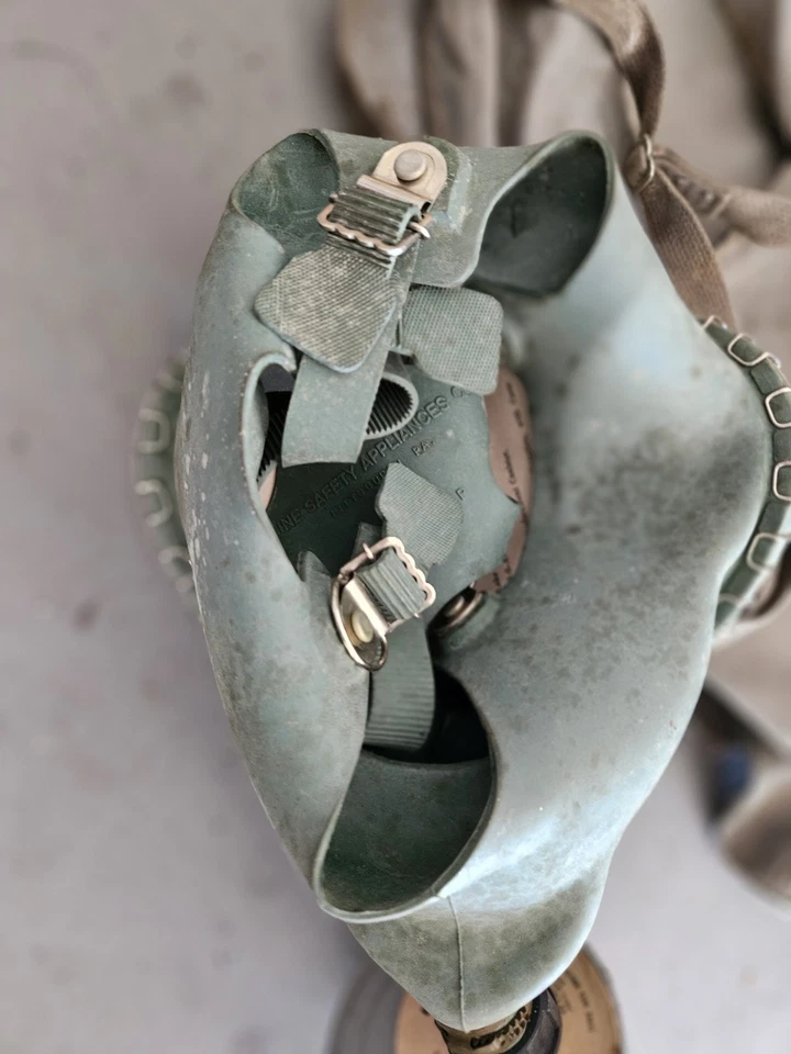 Smith & Wesson 美国海军陆战队眼泪防毒面具 1973 年 MSA Clearvue 带包 — 第 3/4 张图片