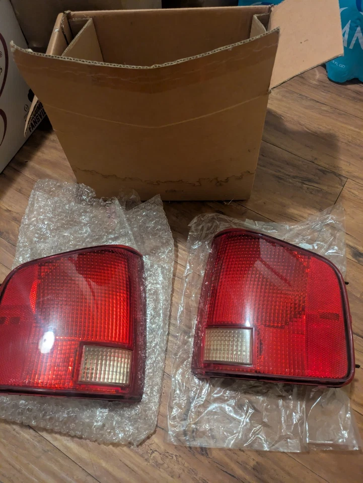 Conjunto completo de lanternas traseiras traseiras Chevrolet S10 1994 P/N 16516094 genuínas - Imagem 2 de 4