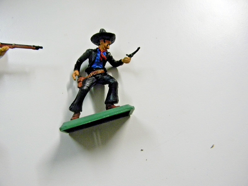 2 Mexican Bandito's 54mm Britains DSG Plastic (June. listing) - Picture 6 of 10
