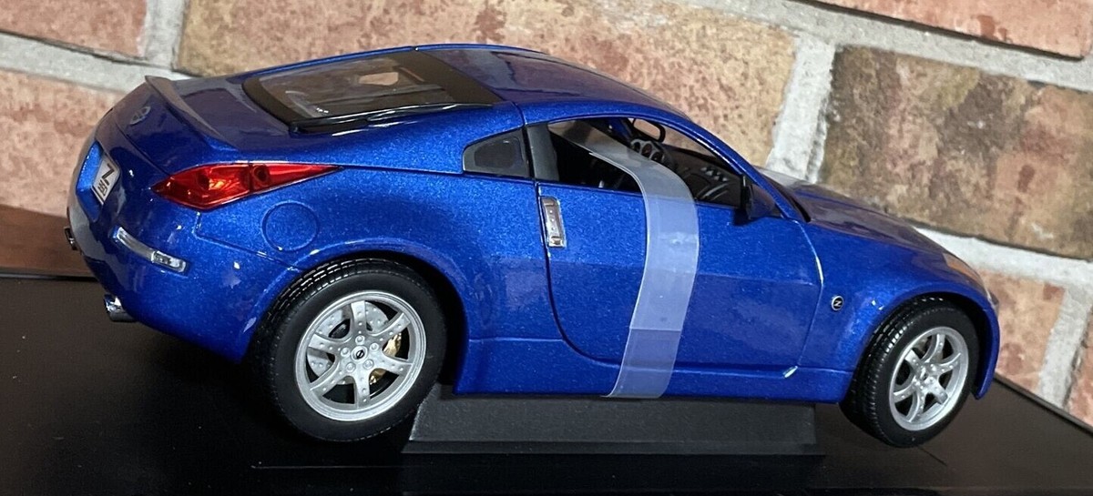 2003 NISSAN 350Z BLUE 1:18 YAT MING ROAD SIGNATURES DELUXE EDITION