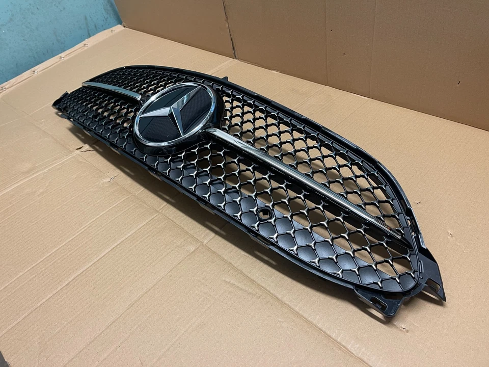 Nuevo Genuino OEM Mercedes Benz W236 CLE C236 Parrilla Delantera A2368880800 A2368883200 Foto 3 de 4
