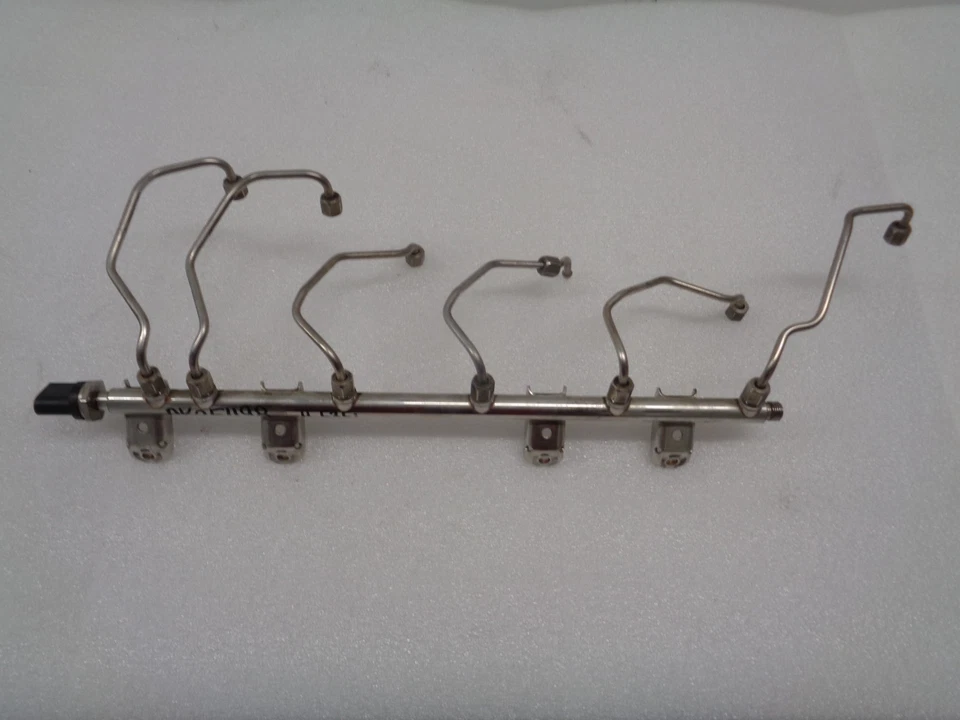 BMW 535i F10 2011-2016 3,0 L riel de combustible con líneas 7576779 OEM AK251198 Foto 3 de 4