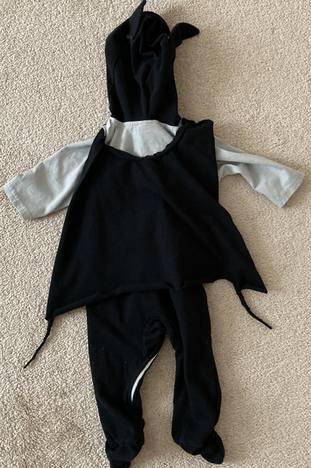 Disfraz de Batman bebé 0-6 meses jersey con capucha y capa extraíble usado en excelente estado Foto 3 de 4