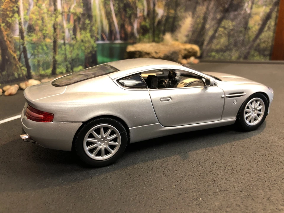 MOTORMAX ASTON MARTIN DB9 #73321 METAL FUNDIDO A PRESIÓN escala 1:24, sin caja Foto 4 de 4