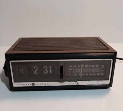 Vintage GE General Electric Flip Clock Radio Alarm 7-4300B Wood