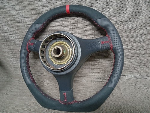 Volante sportivo Alfa Romeo 155 NUOVO RIVESTIMENTO IN PELLE nuovo rivestimento - Foto 2 di 2