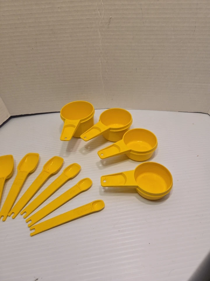 TUPPERWARE Vintage Set 11 Measuring Spoons #763 #764 YELLOW #1272  - Image 3 of 4