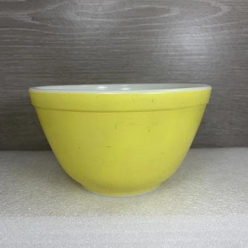 Vintage PYREX YELLOW 1 1/2 PT Mixing Bowl 401 Lemon Daisy Citrus Rare VTG 1.5
