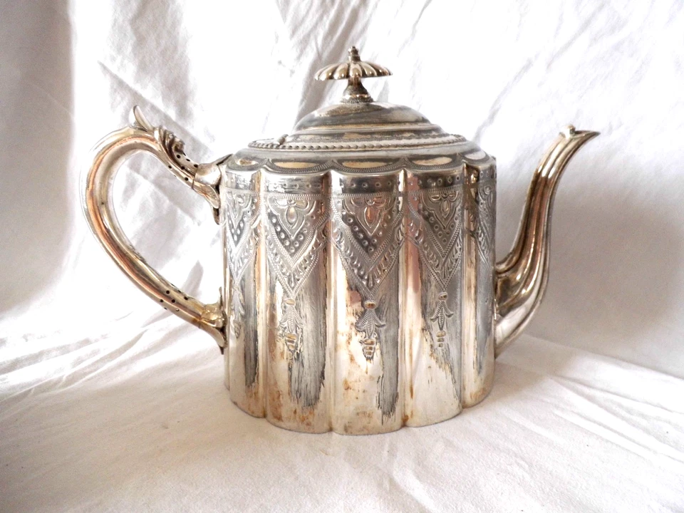 Walker & Hall Tea set service silver plated  Tea Pot, jug & sugar bowl - Image 3 of 4