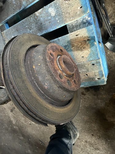 VW T5 T32 TRANSPORTER 2006 2.5 TDI AXD PASSENGER SIDE LEFT REAR TRAILING ARM - Picture 3 of 8