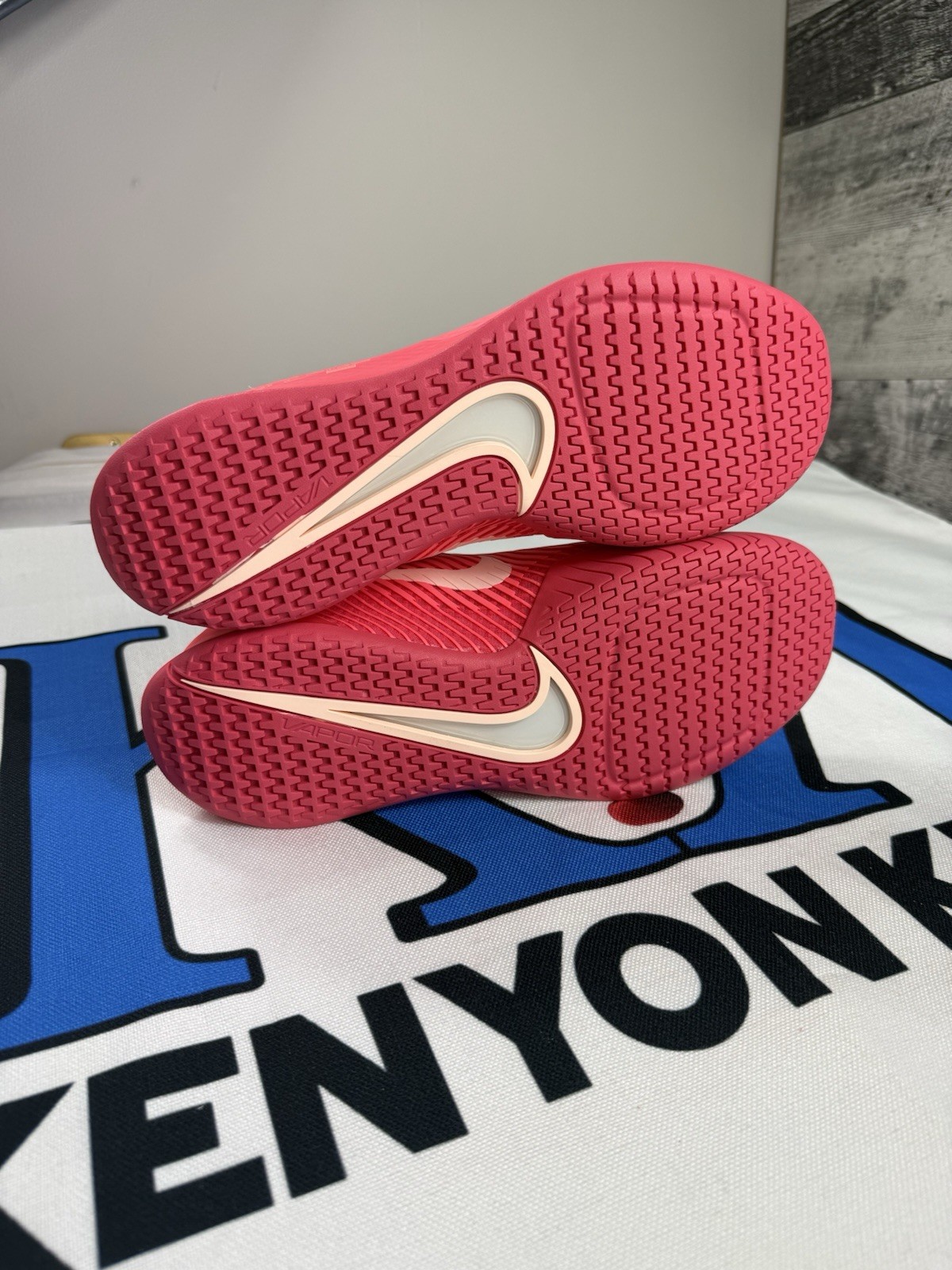Size 11 Women’s/9.5 Men’s Nike Court Air Zoom Vapor 11 HC Aster Pink DR6965-600 image 7