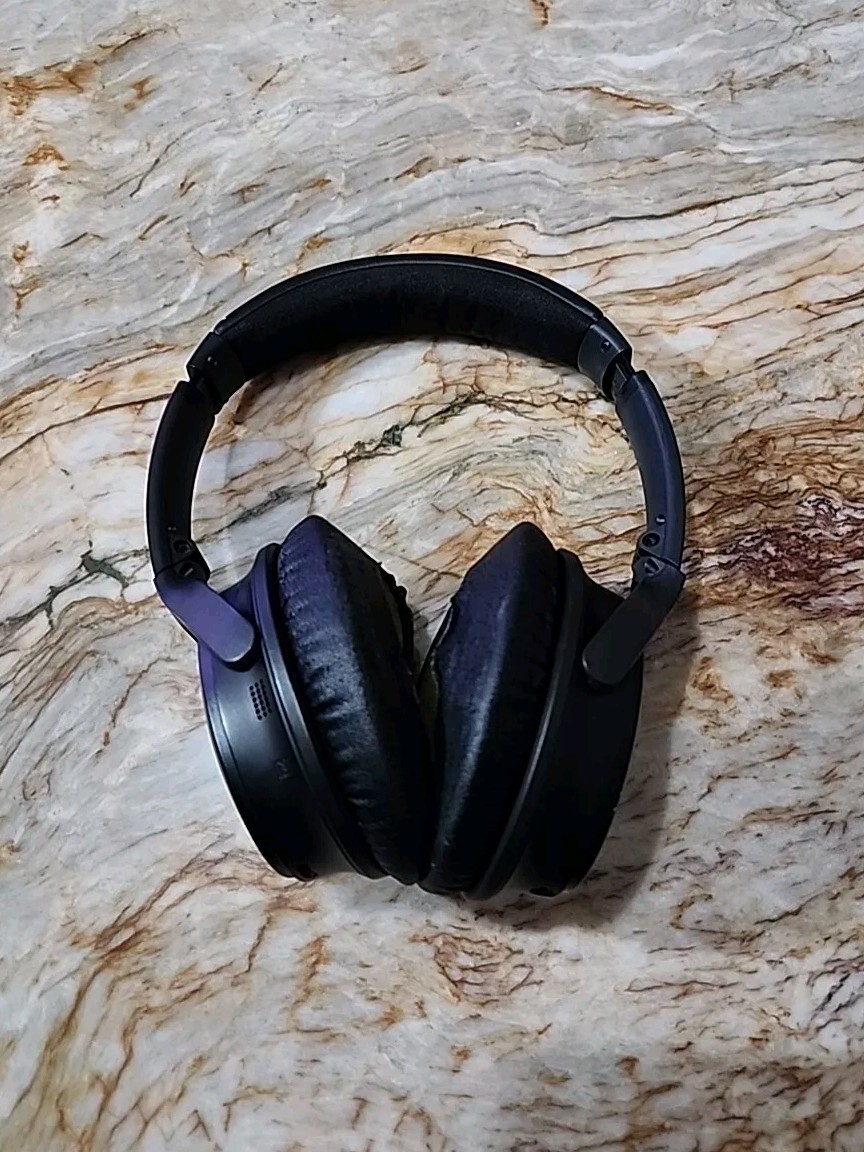 Bose QuietComfort 35 Over the Ear Wireless Headphones - Black-image