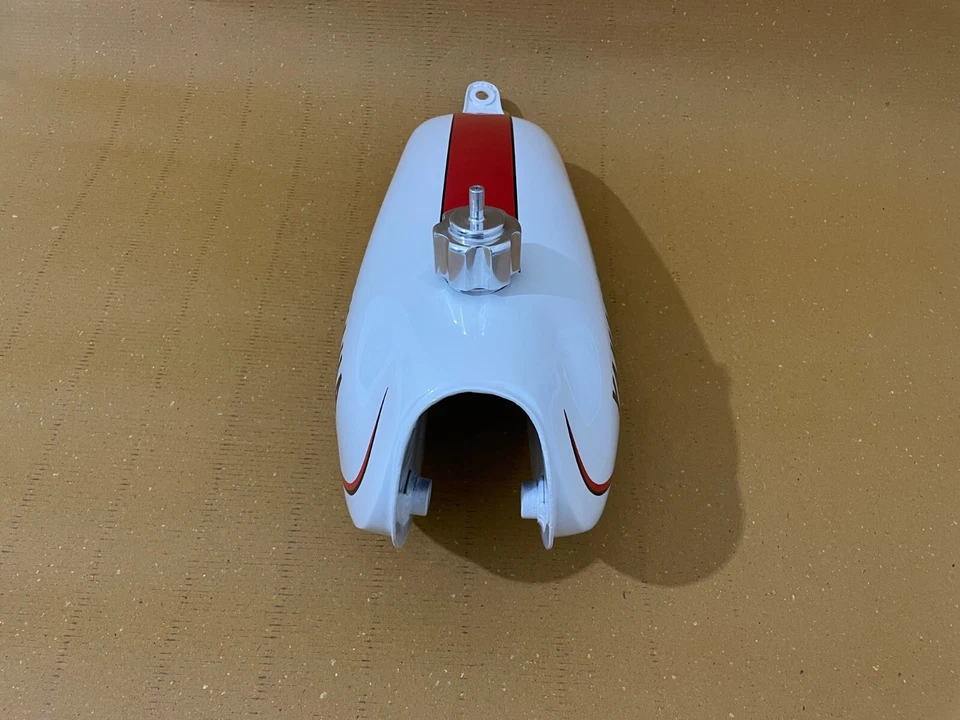 Yamaha DT100 DT 100 Enduro 1977 White & Painted Steel Fuel Petrol Gas Tank +Cap - Imagem 3 de 4