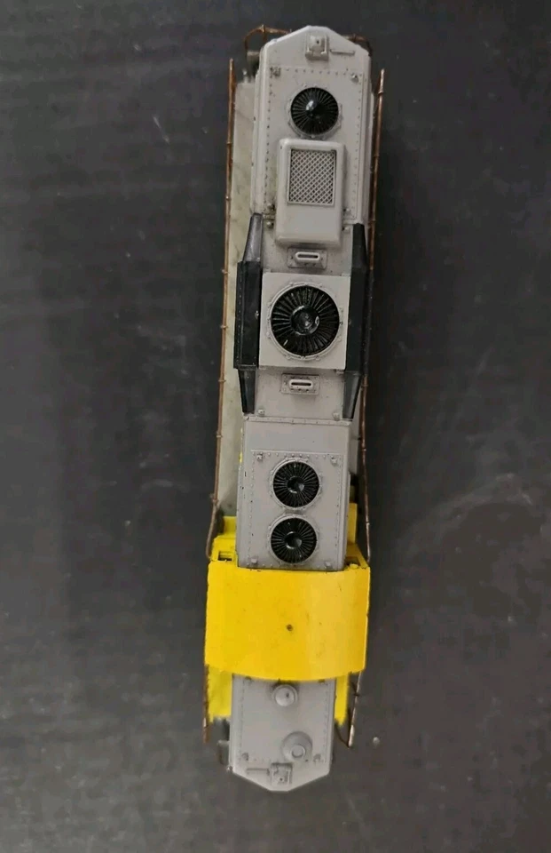 Atlas HO Slot Car Union Pacific The heartliners #130 EMD SD9 Powered Locomotive - Image 3 of 4