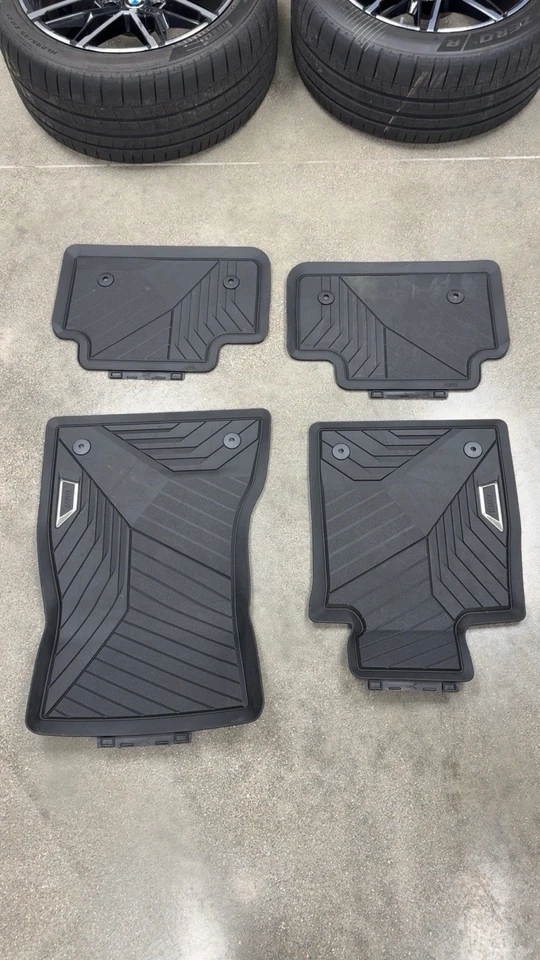 Juego de alfombrillas para todo clima BMW OEM - Serie 2025+ 5, G90/G99 M5 - 51475A87FF0/FF2 Foto 2 de 4