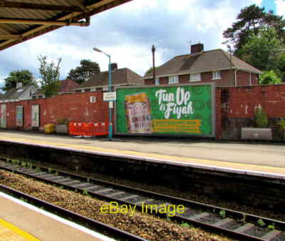 Foto 6x4 alte Jamaika Ginger Beer Werbung auf Caerphilly Bahnhof auf c2018
