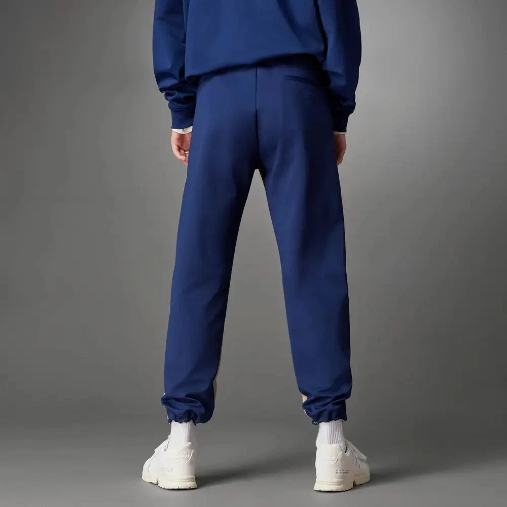 adidas Originals adicolor 70s velour track pant in blue | ASOS